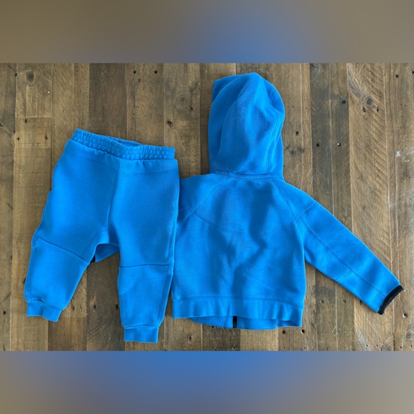 NIKE Tech Fleece Hoodie & Joggers Set (Baby) LIGHT PHOTO BLUE, Size 24M - Picture 2 of 4